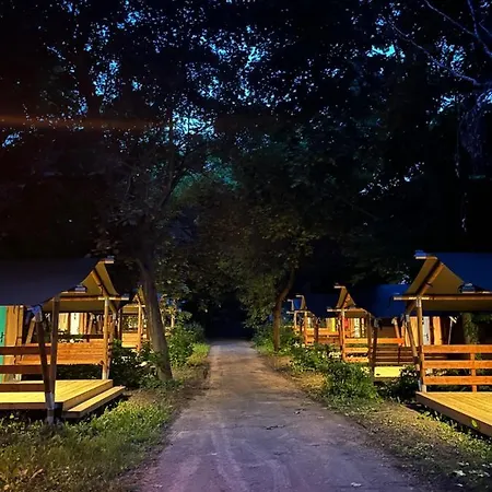 אתר קמפינג Sioglamping In Siocamping *